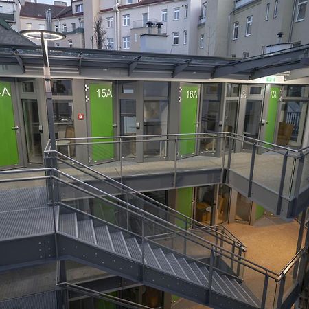 Smart Nano Living - Wien Hauptbahnhof - Self Check-In Buitenkant foto