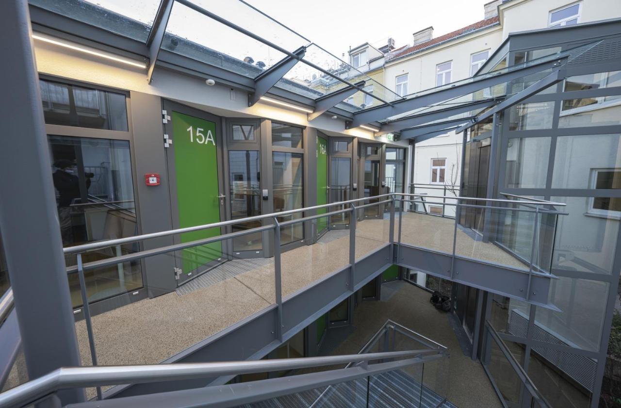 Smart Nano Living - Wien Hauptbahnhof - Self Check-In Buitenkant foto