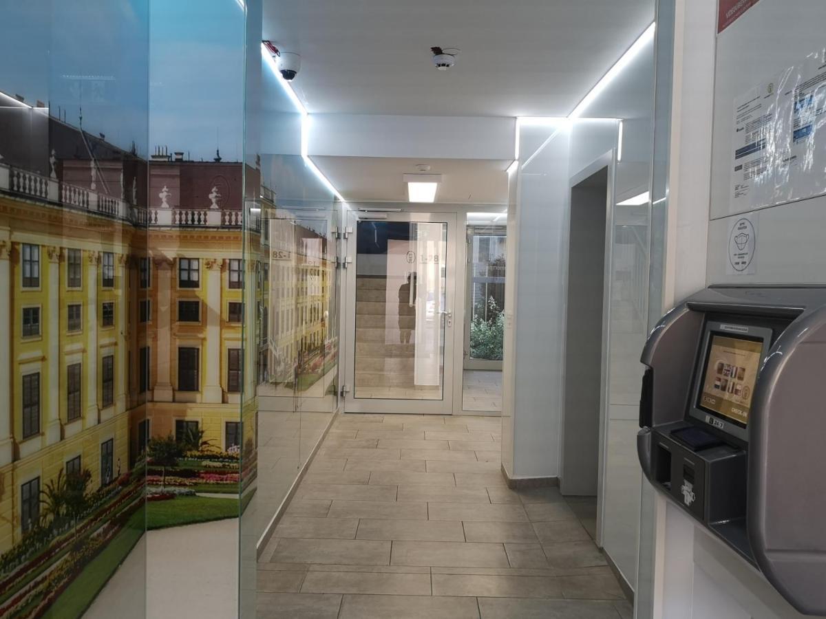 Smart Nano Living - Wien Hauptbahnhof - Self Check-In Buitenkant foto