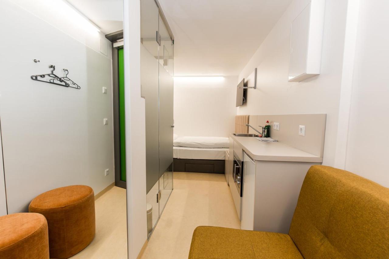 Smart Nano Living - Wien Hauptbahnhof - Self Check-In Buitenkant foto